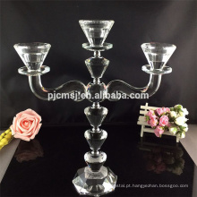 Candelabro de cristal de novo design com pendurar grânulos para decorações de casamento